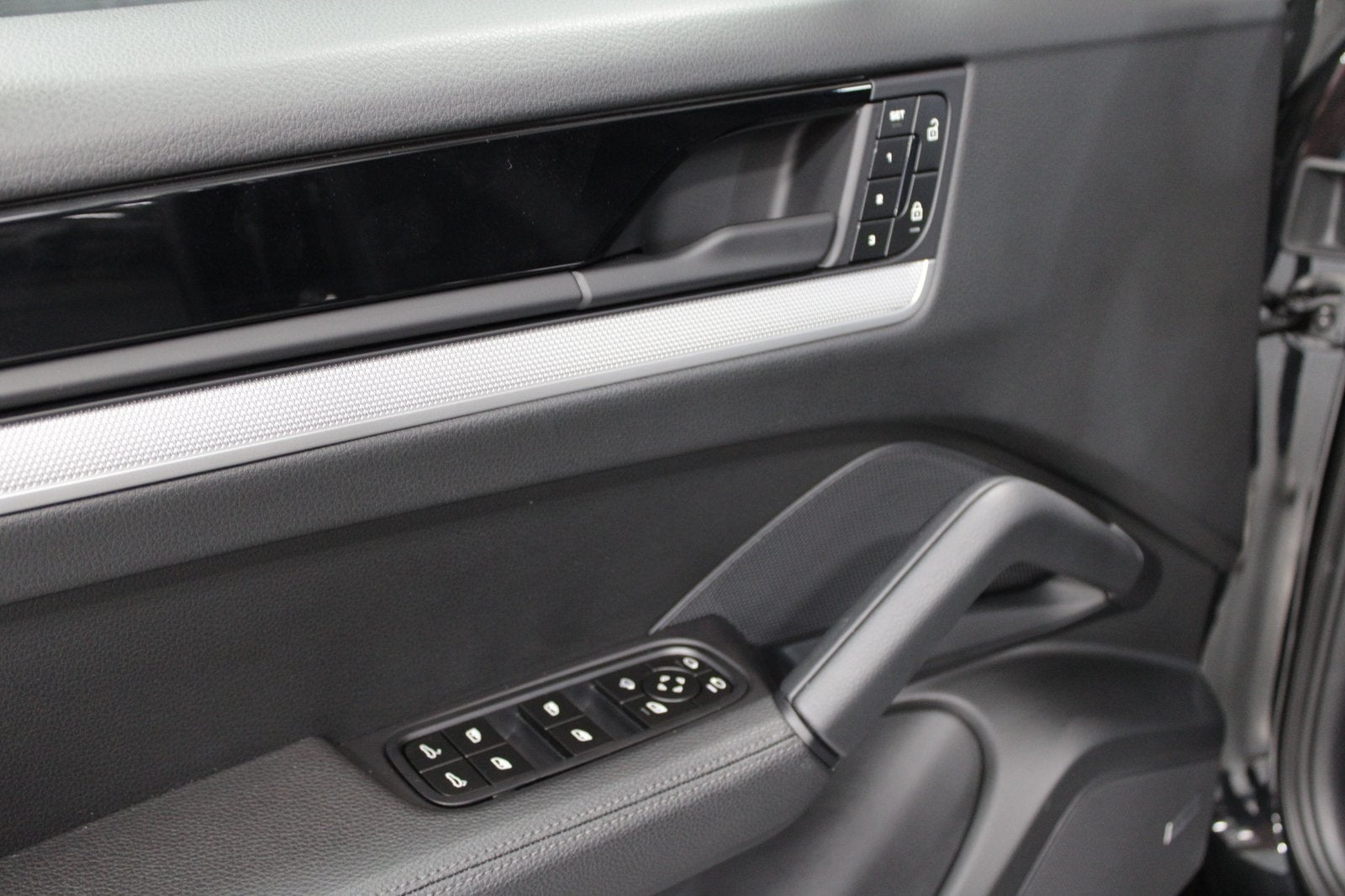 2025 Porsche Cayenne Base