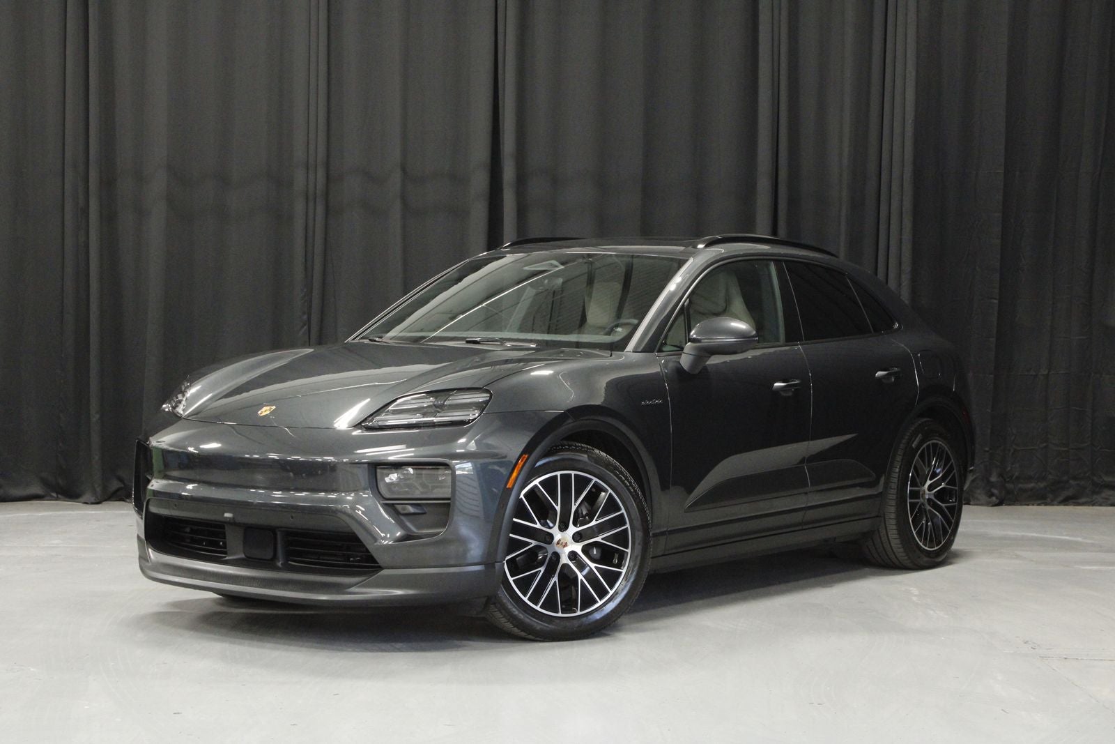 2025 Porsche Macan Macan 4 Electric's photo