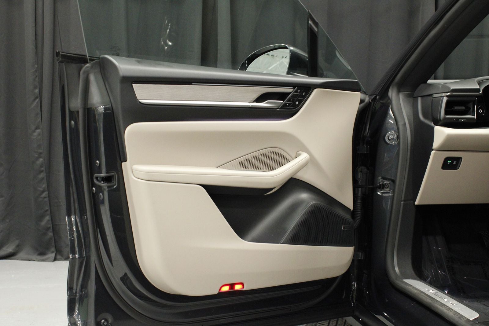 2025 Porsche Macan 4 Electric