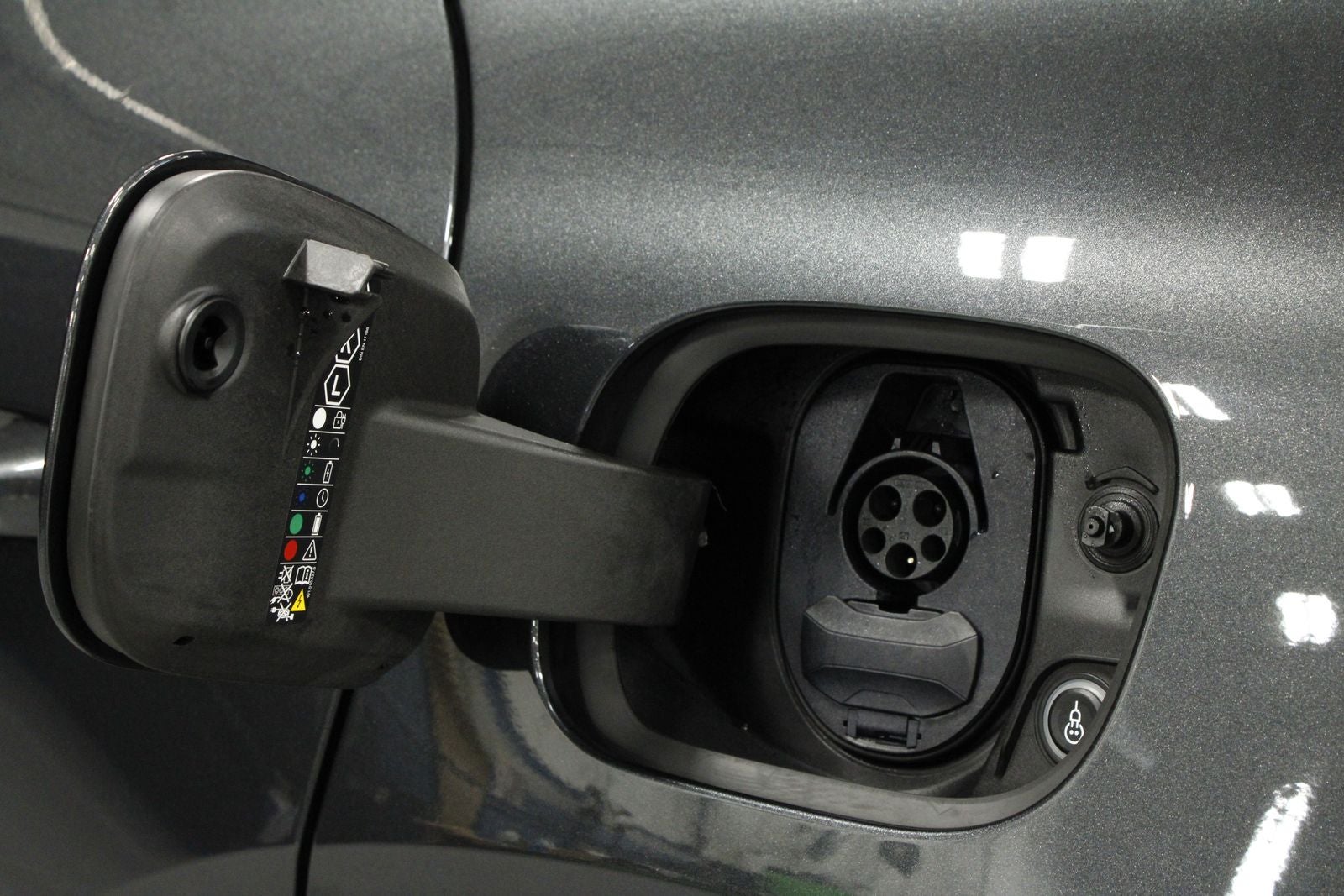 2025 Porsche Macan 4 Electric