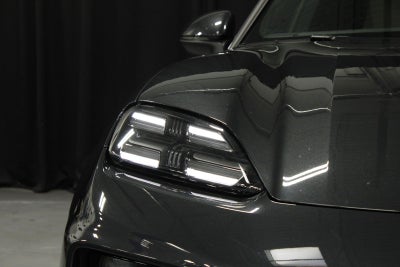 2025 Porsche Macan 4 Electric