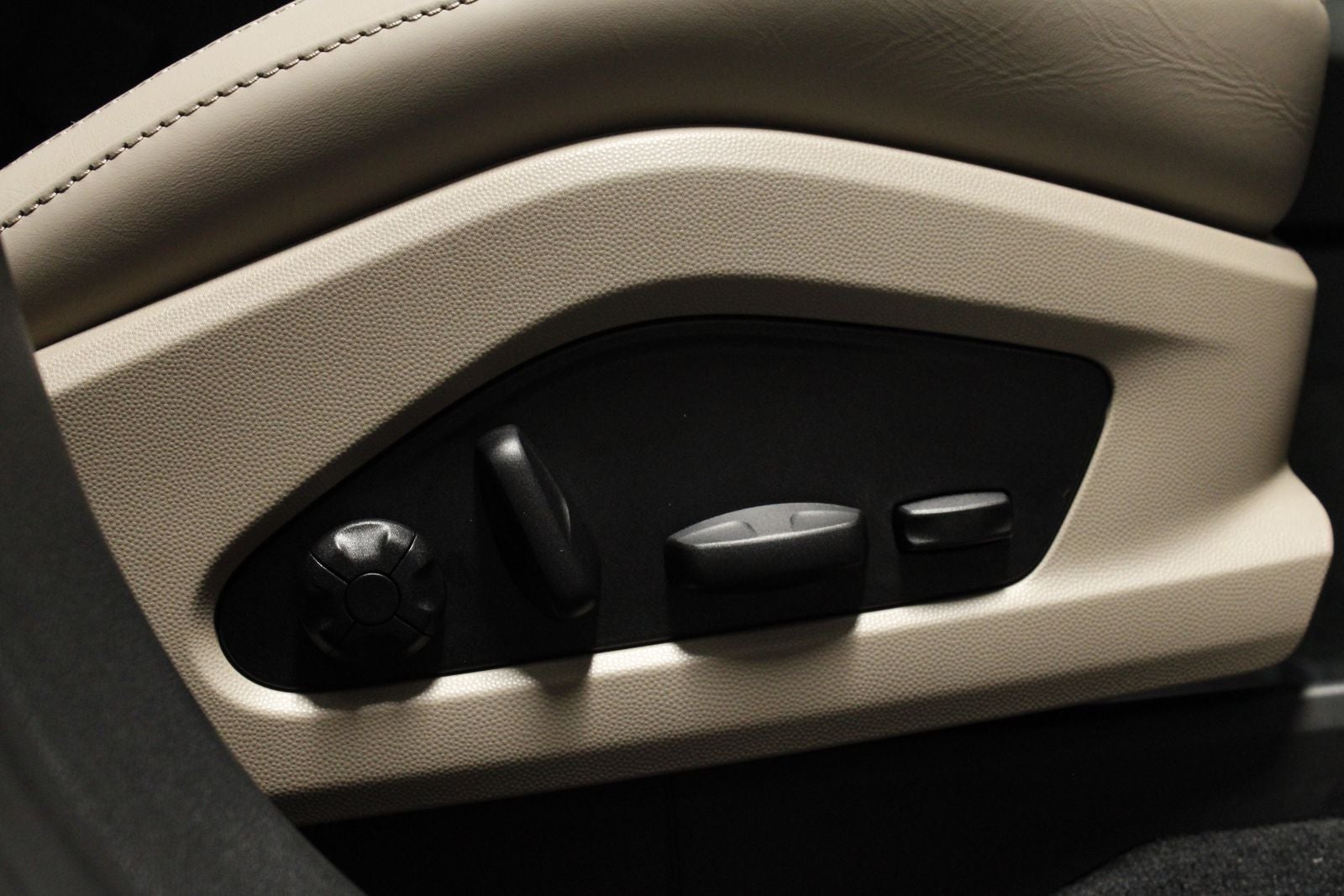2025 Porsche Macan 4 Electric