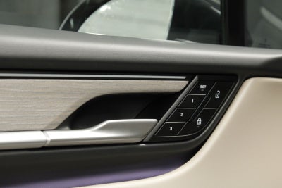 2025 Porsche Macan 4 Electric