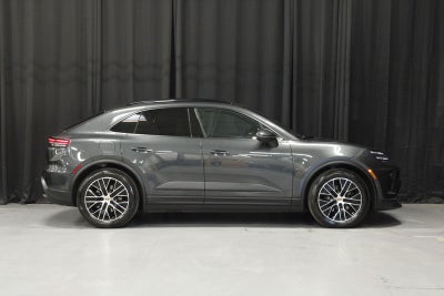 2025 Porsche Macan 4 Electric
