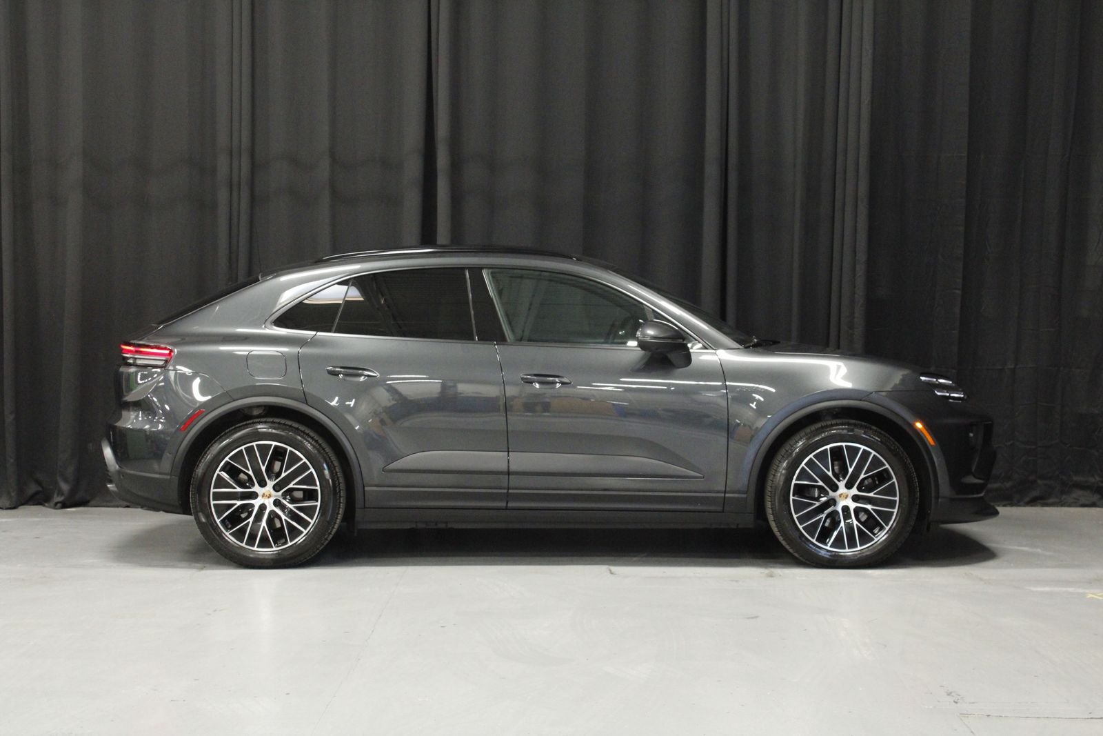 2025 Porsche Macan 4 Electric