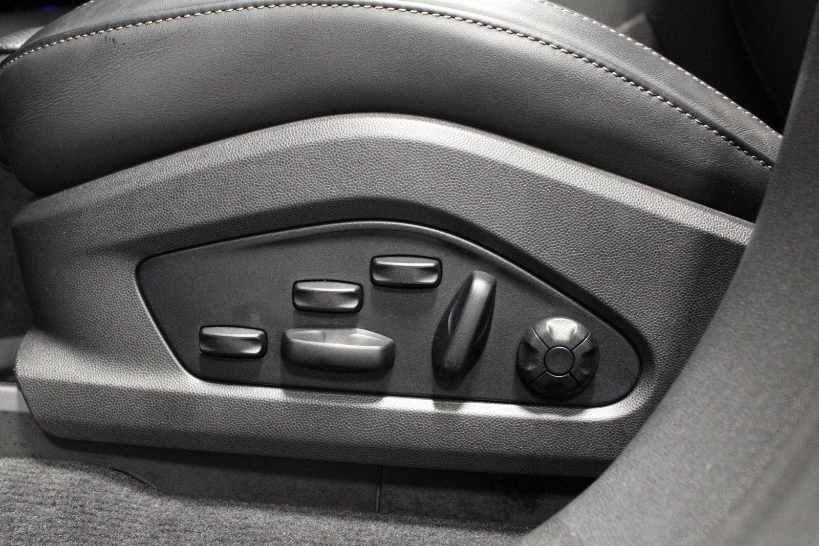2025 Porsche Macan Macan Turbo Electric