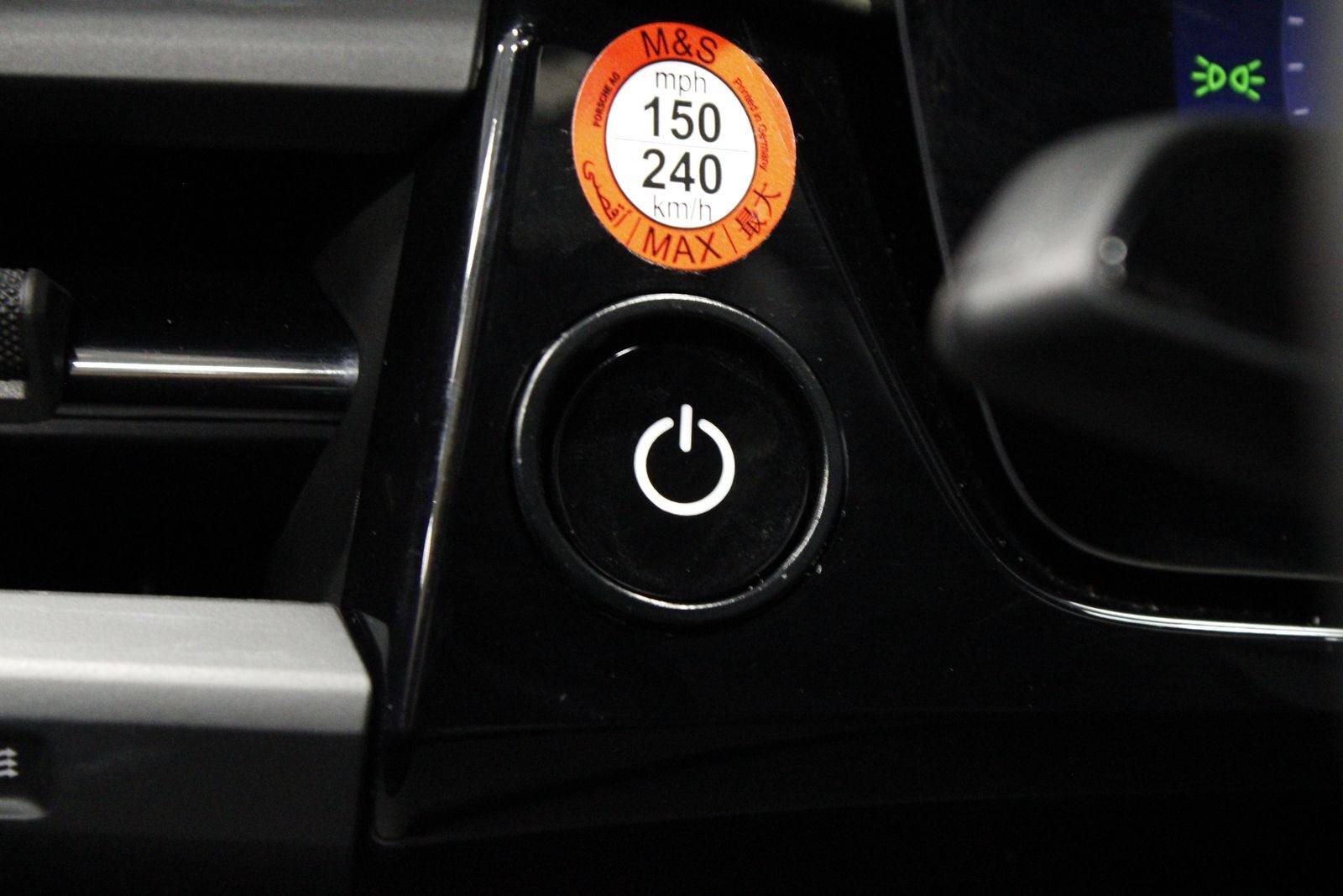2025 Porsche Macan Macan Turbo Electric