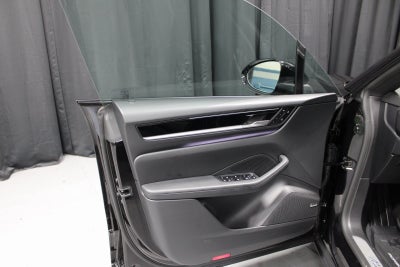 2025 Porsche Macan Electric Base