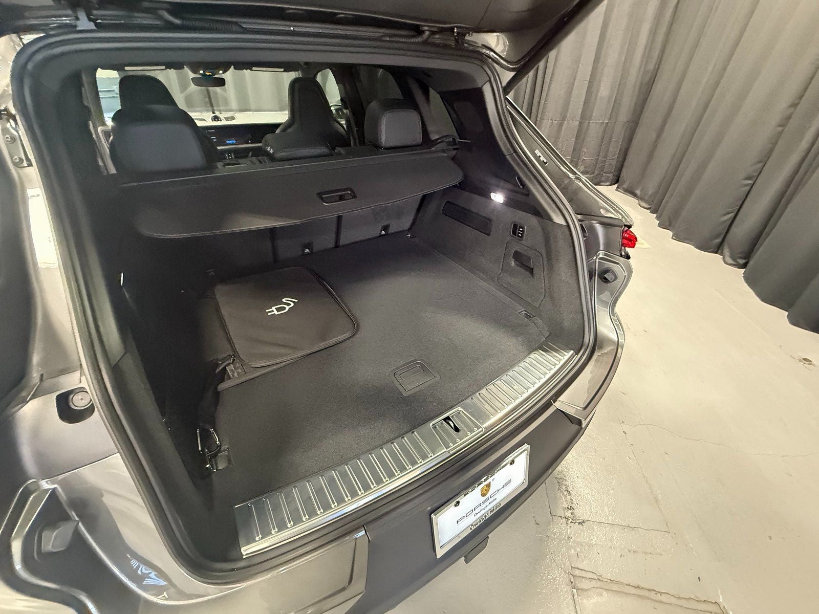 2026 Porsche Cayenne E-Hybrid Base