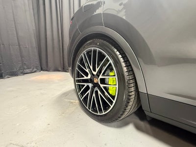 2026 Porsche Cayenne E-Hybrid Base