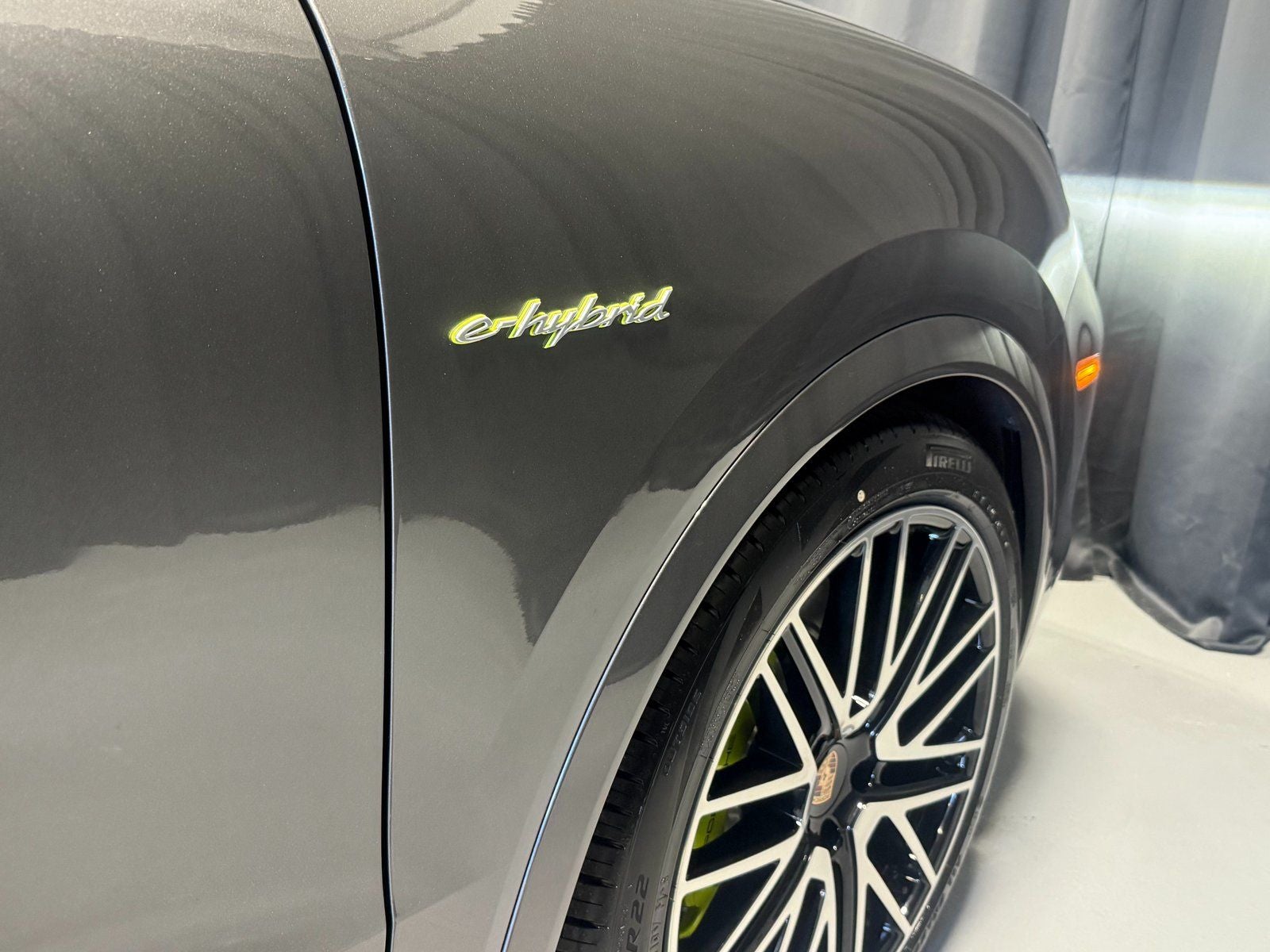 2026 Porsche Cayenne E-Hybrid Base