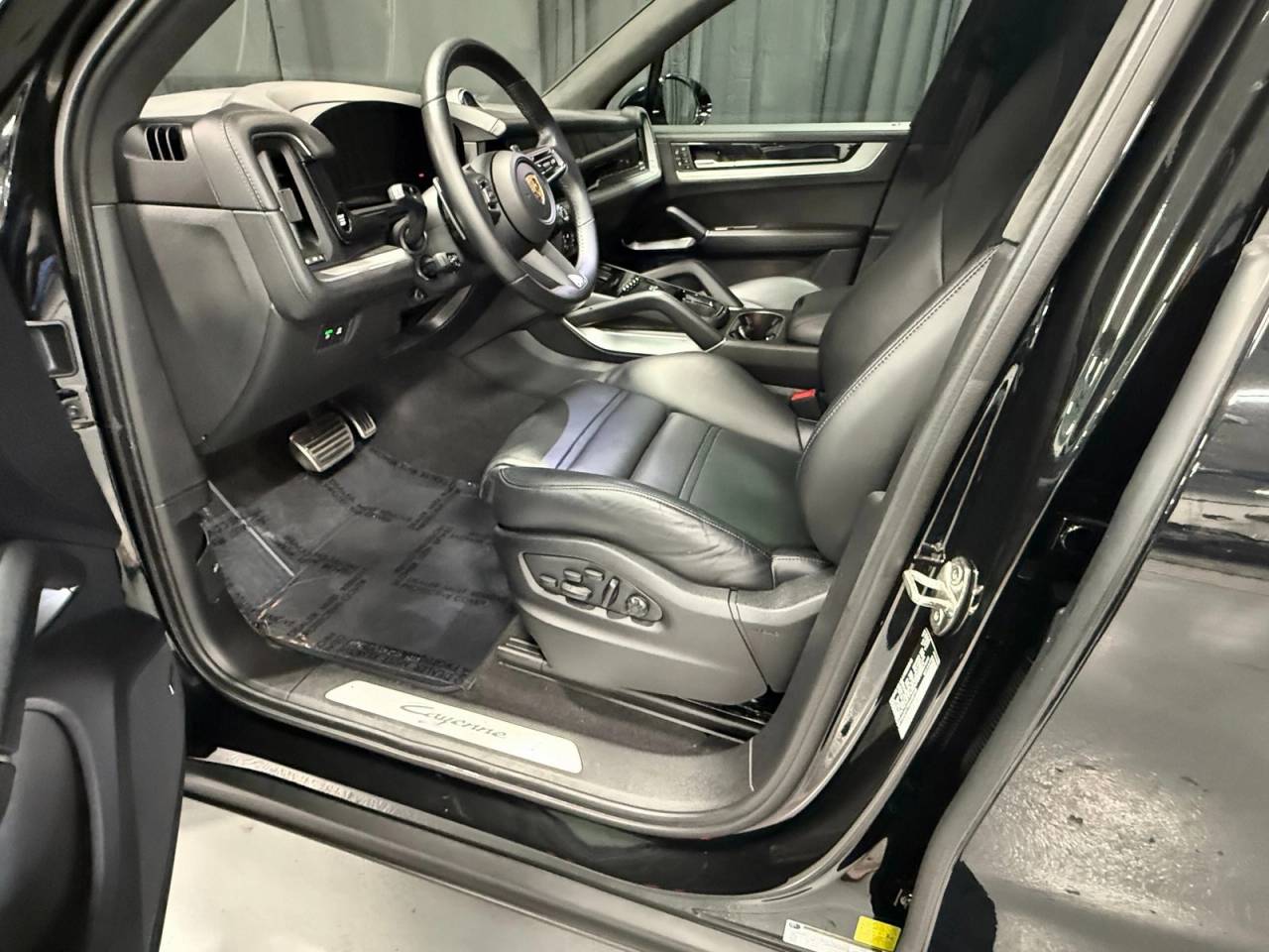 2026 Porsche Cayenne E-Hybrid Base