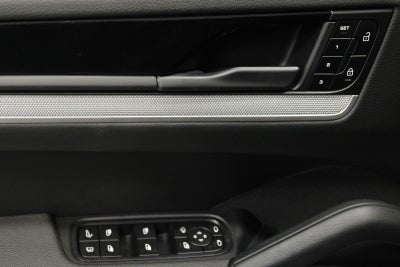 2024 Porsche Cayenne E-Hybrid