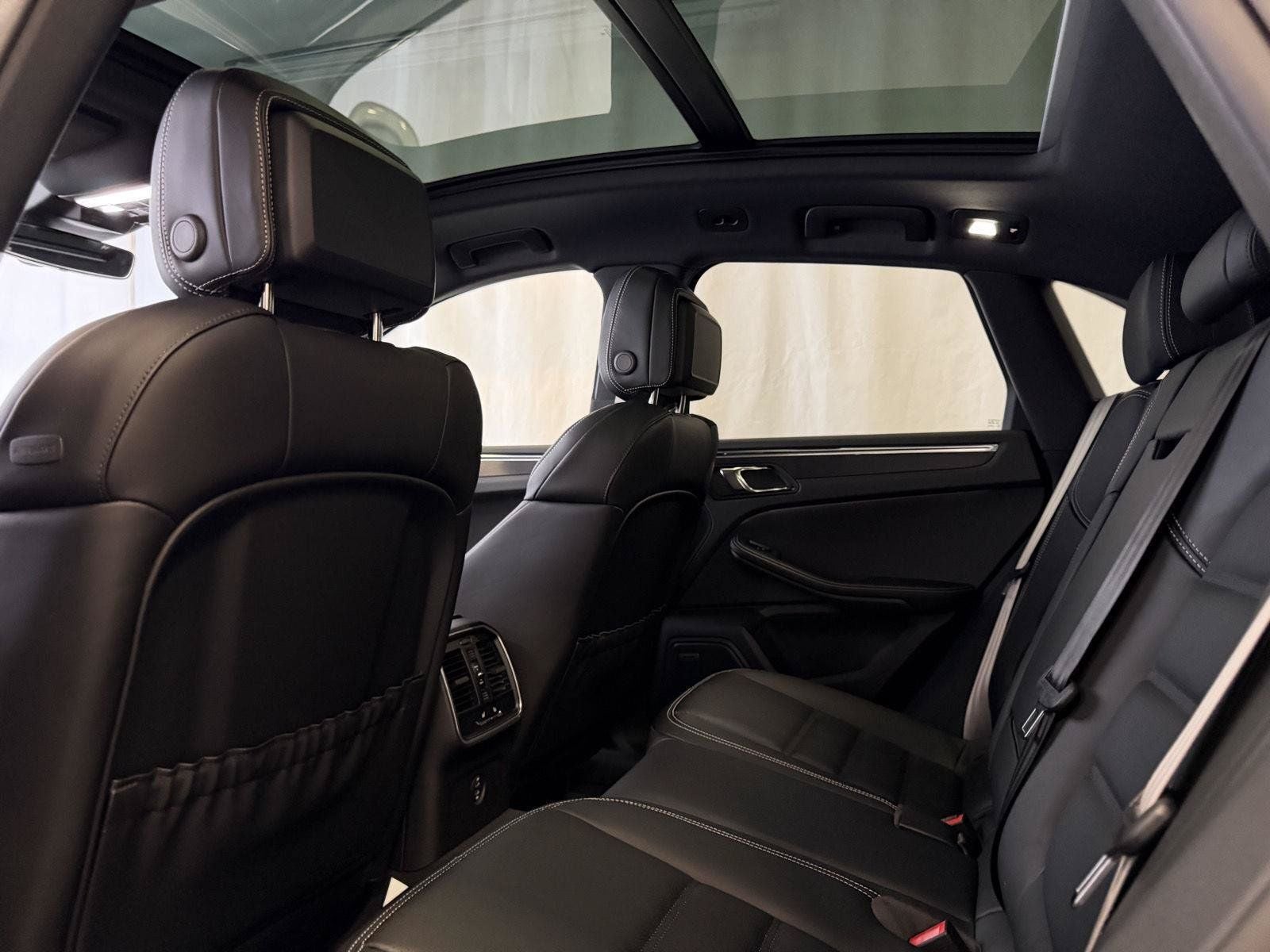 2026 Porsche Macan Macan GTS