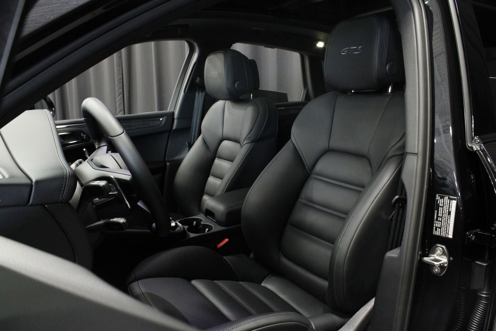 2026 Porsche Macan Macan GTS
