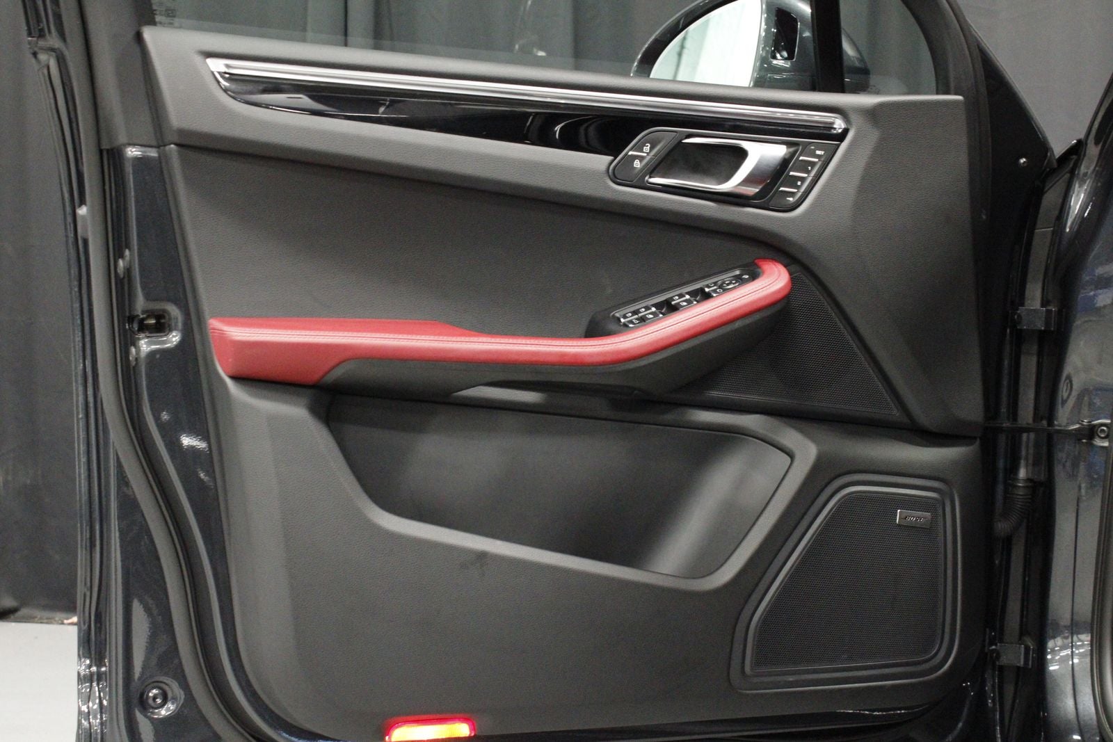 2025 Porsche Macan S