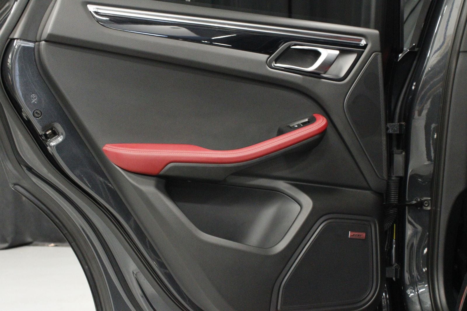 2025 Porsche Macan S