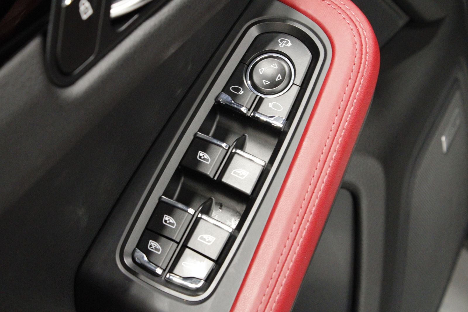 2025 Porsche Macan S
