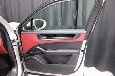 2025 Porsche Cayenne GTS