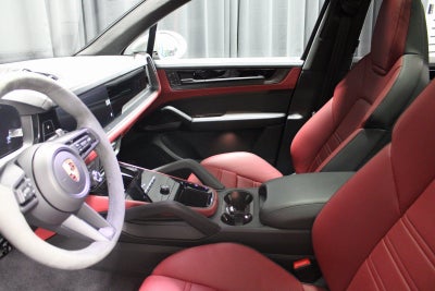 2025 Porsche Cayenne GTS