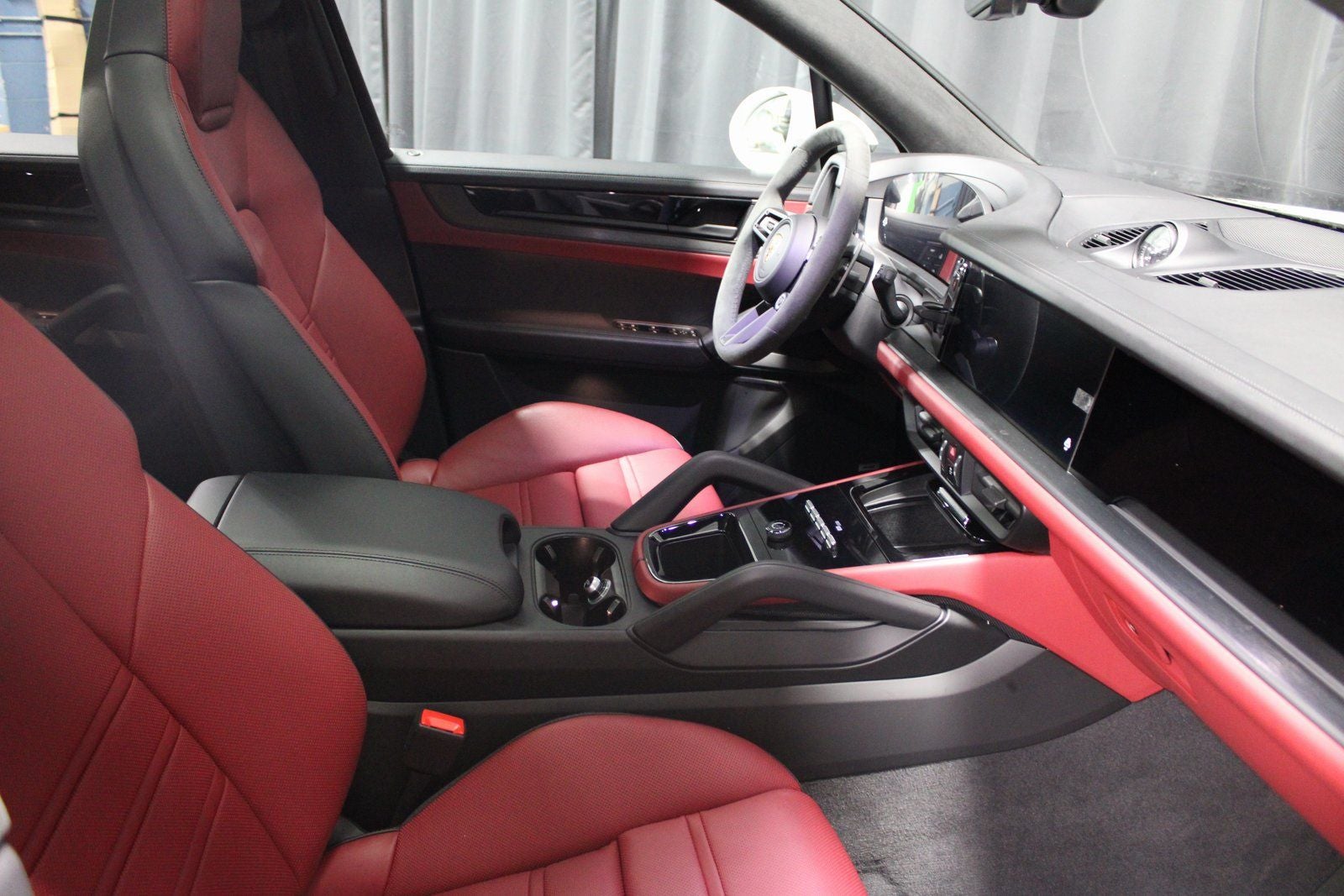 2025 Porsche Cayenne GTS