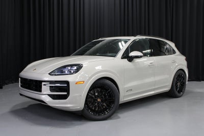 2025 Porsche Cayenne GTS