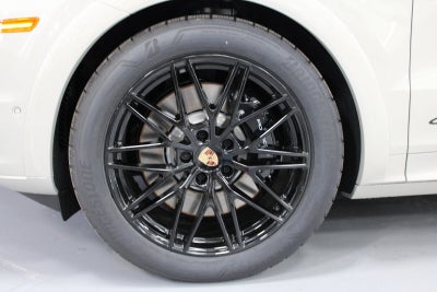 2025 Porsche Cayenne GTS