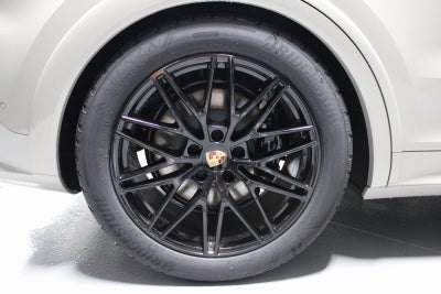 2025 Porsche Cayenne GTS