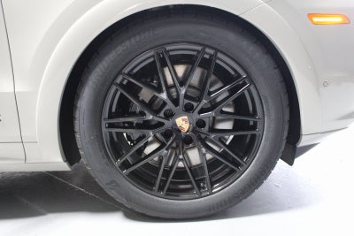 2025 Porsche Cayenne GTS