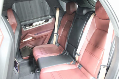 2025 Porsche Cayenne GTS