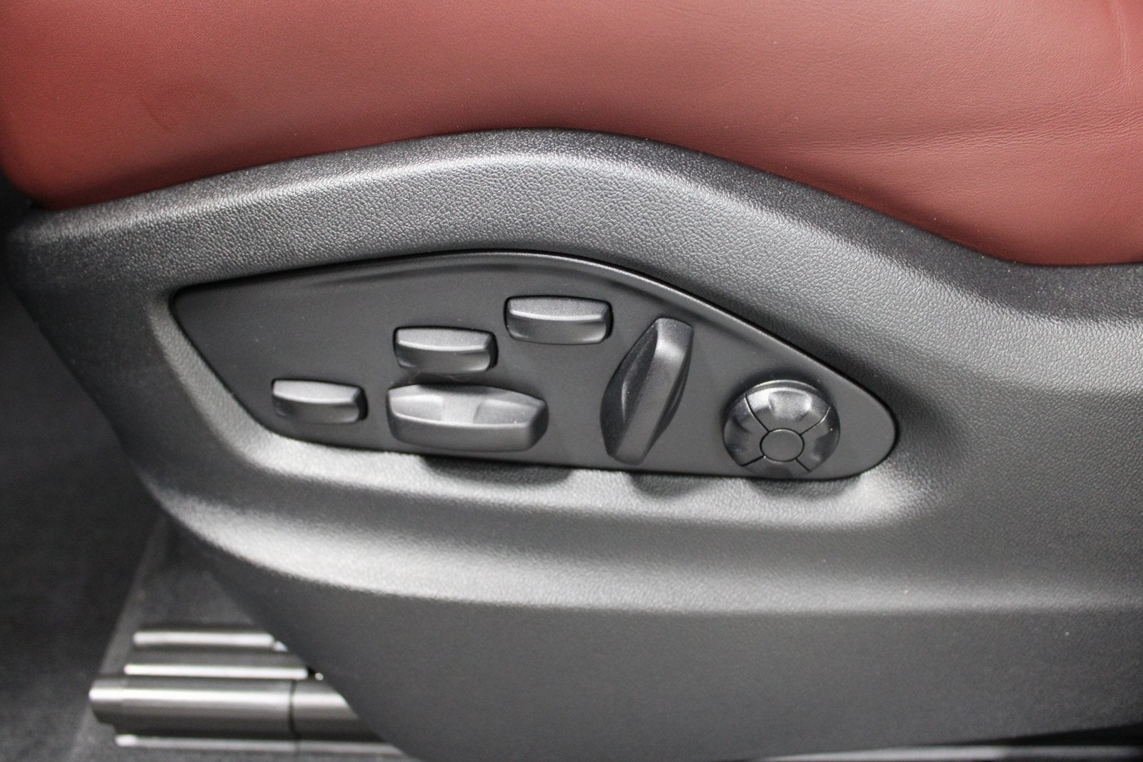 2025 Porsche Cayenne GTS