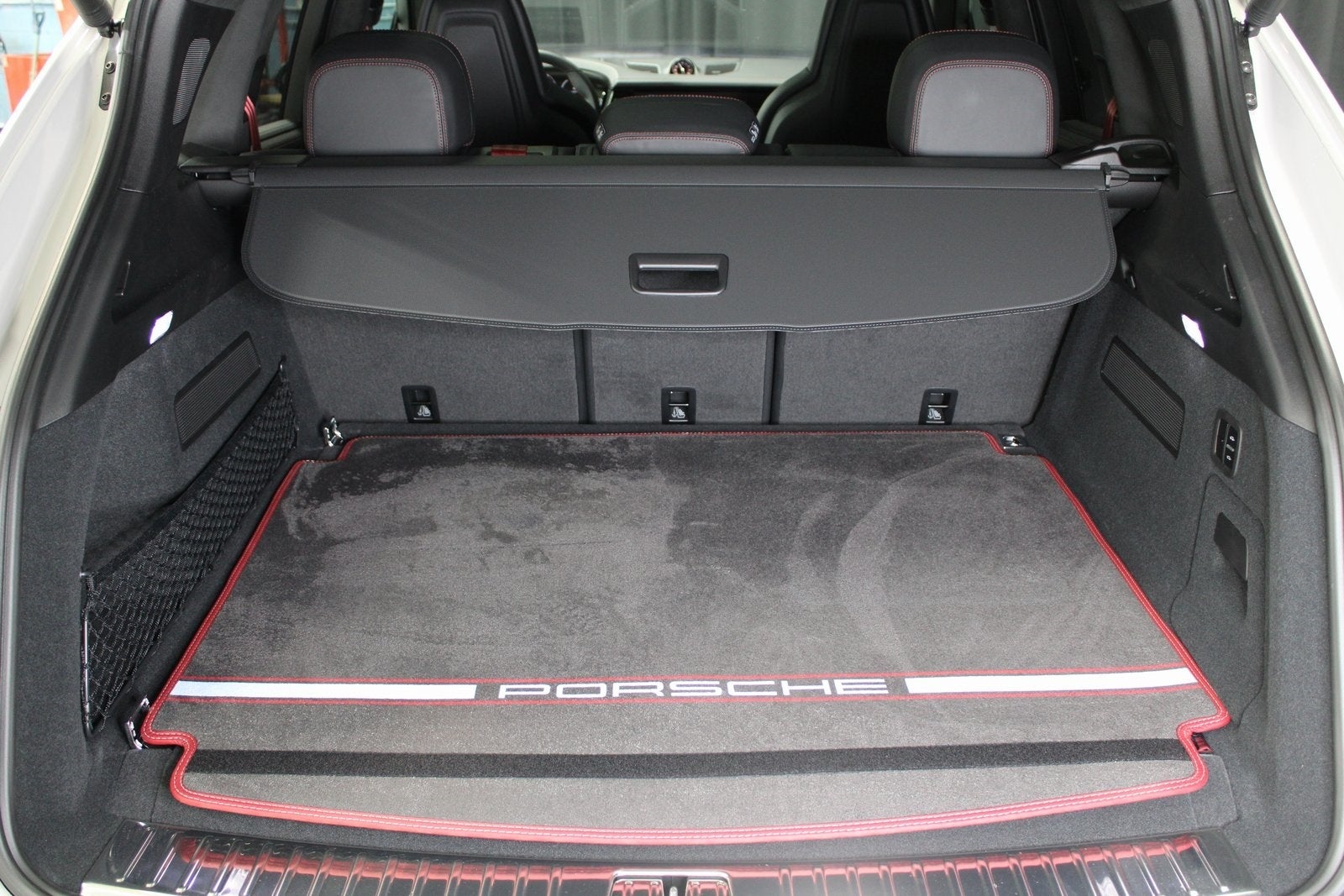 2025 Porsche Cayenne E-Hybrid Turbo