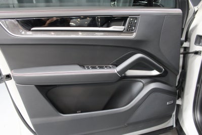 2025 Porsche Cayenne E-Hybrid Turbo