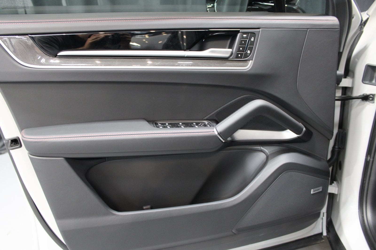 2025 Porsche Cayenne E-Hybrid Turbo