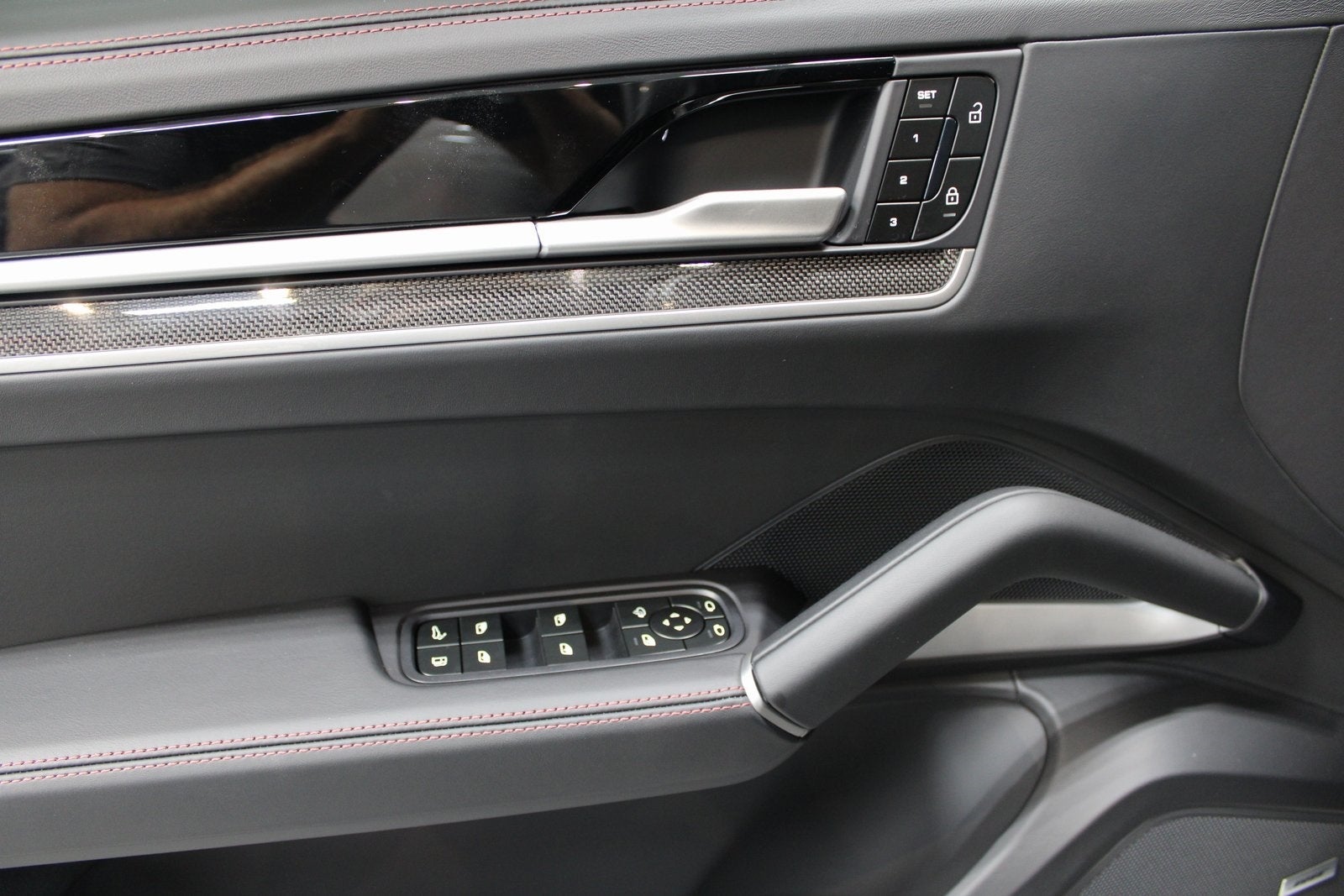 2025 Porsche Cayenne E-Hybrid Turbo