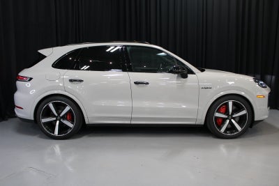 2025 Porsche Cayenne E-Hybrid Turbo
