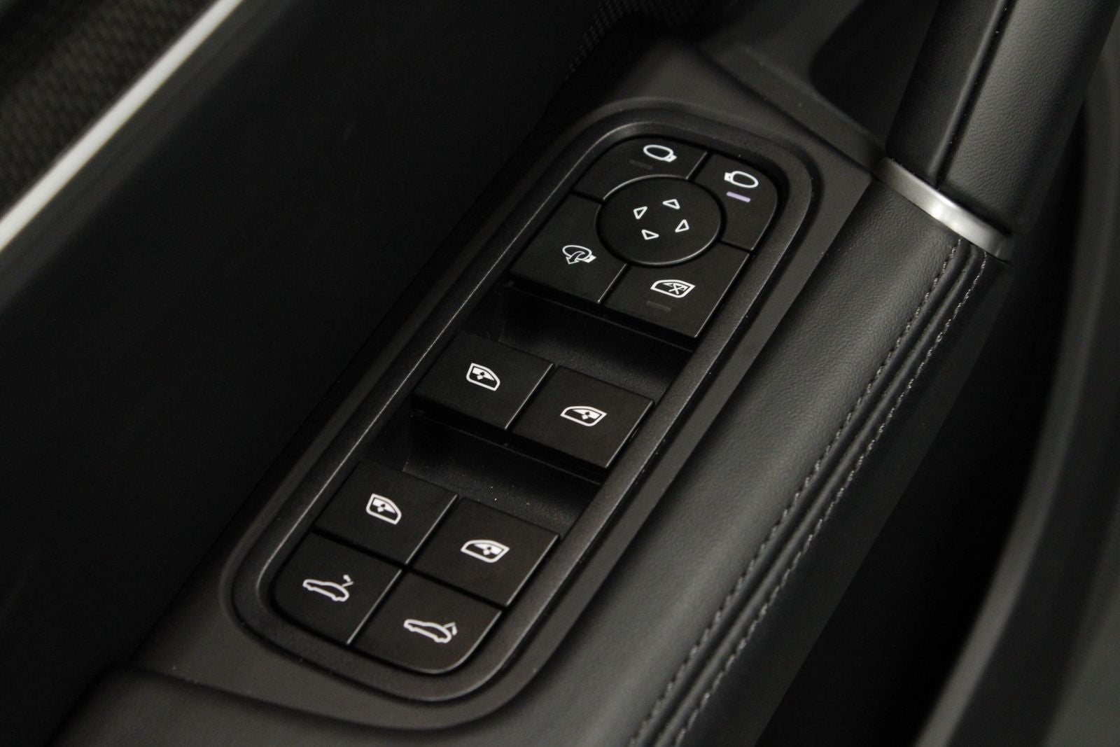 2025 Porsche Cayenne GTS Coupe