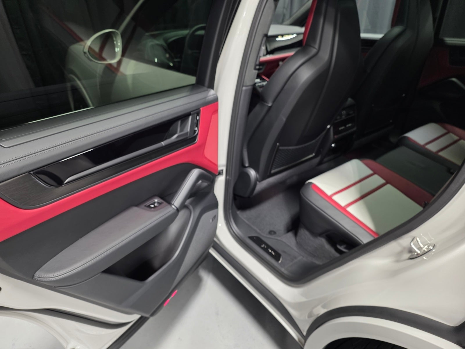 2026 Porsche Cayenne Coupe GTS