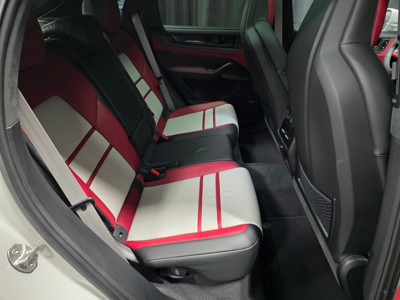 2026 Porsche Cayenne Coupe GTS