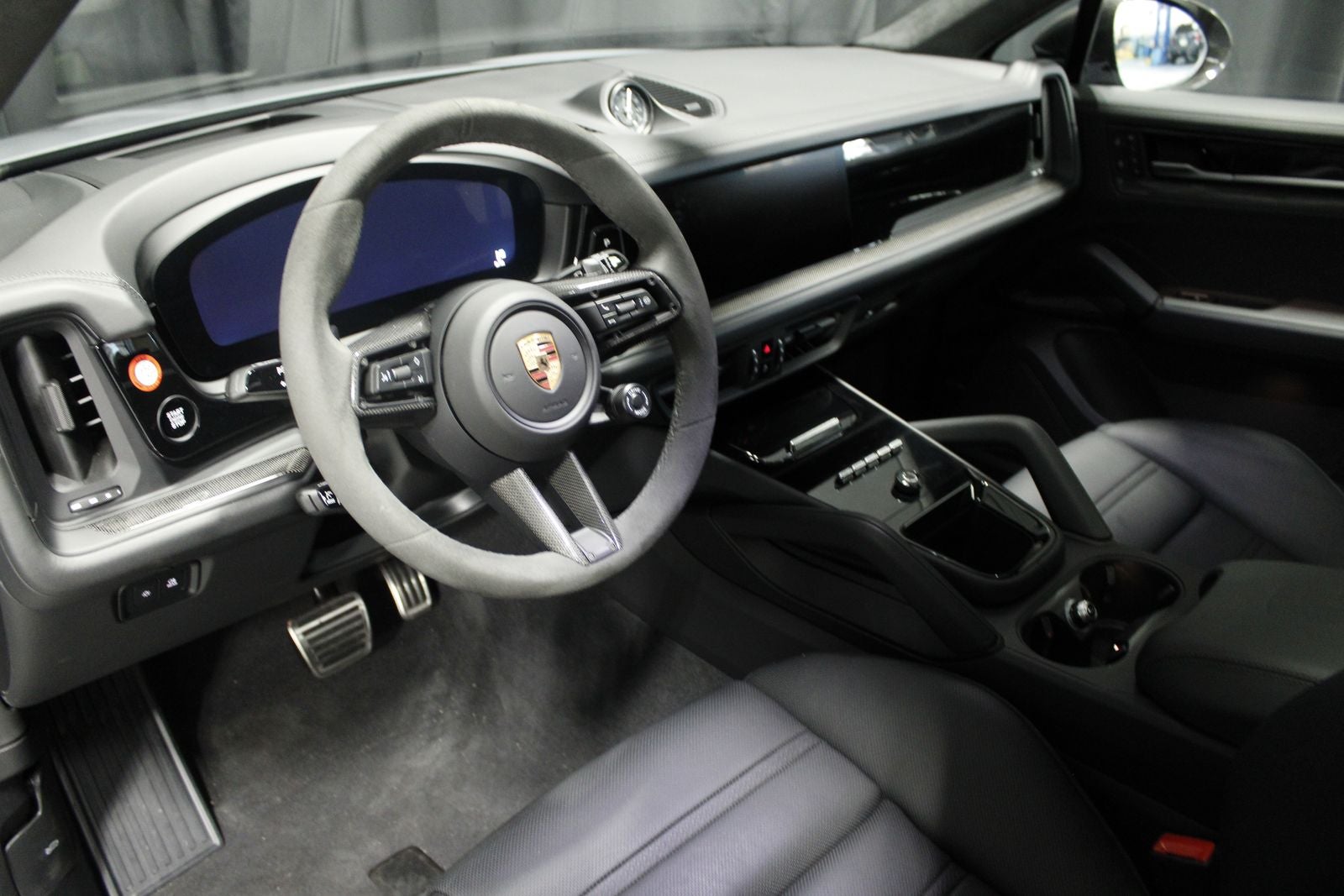 2025 Porsche Cayenne Coupe GTS