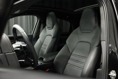 2025 Porsche Cayenne Turbo E-Hybrid Coupe
