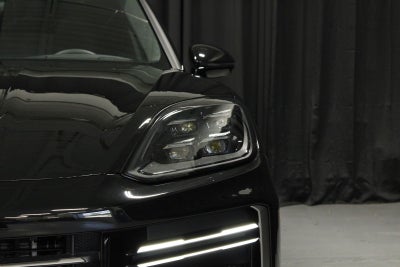 2025 Porsche Cayenne Turbo E-Hybrid Coupe