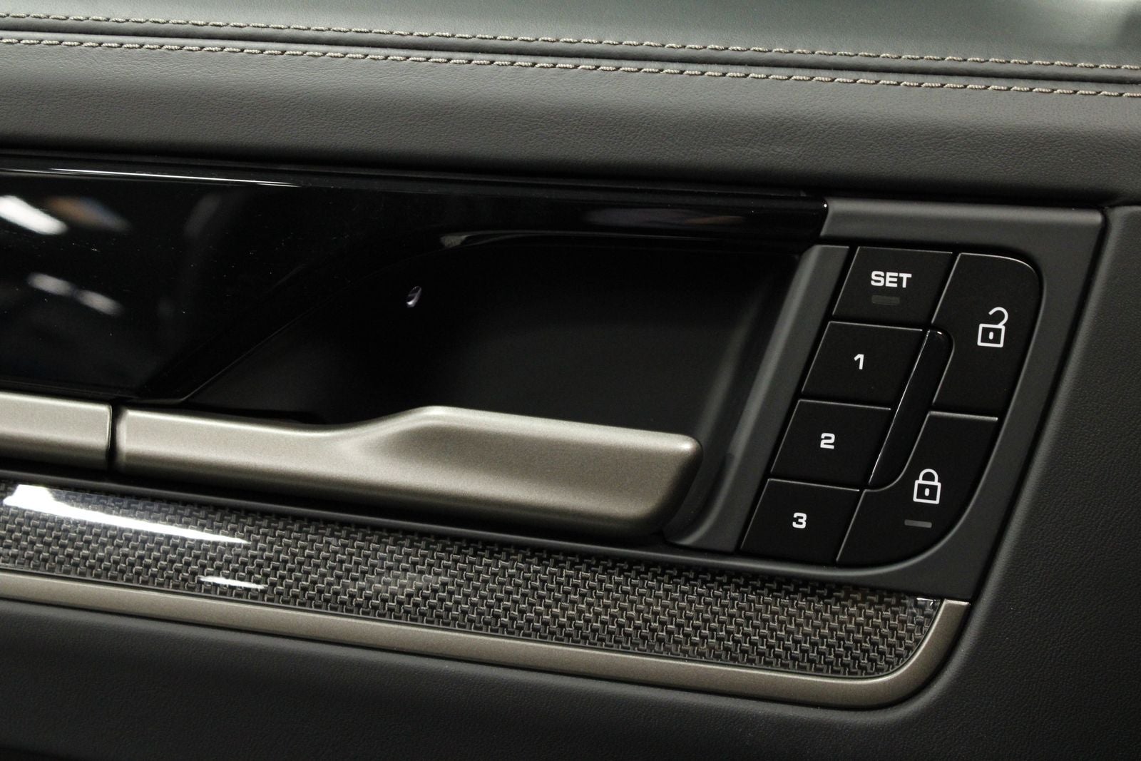 2025 Porsche Cayenne Turbo E-Hybrid Coupe