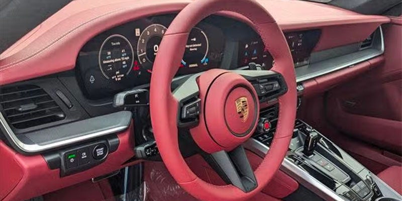 Cabriolet Dash Features